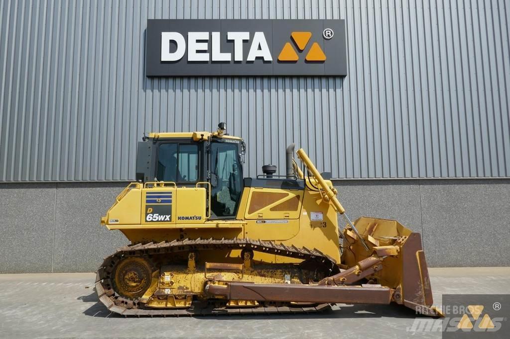 Komatsu D65WX-17 بلدوزرات مجنزرة