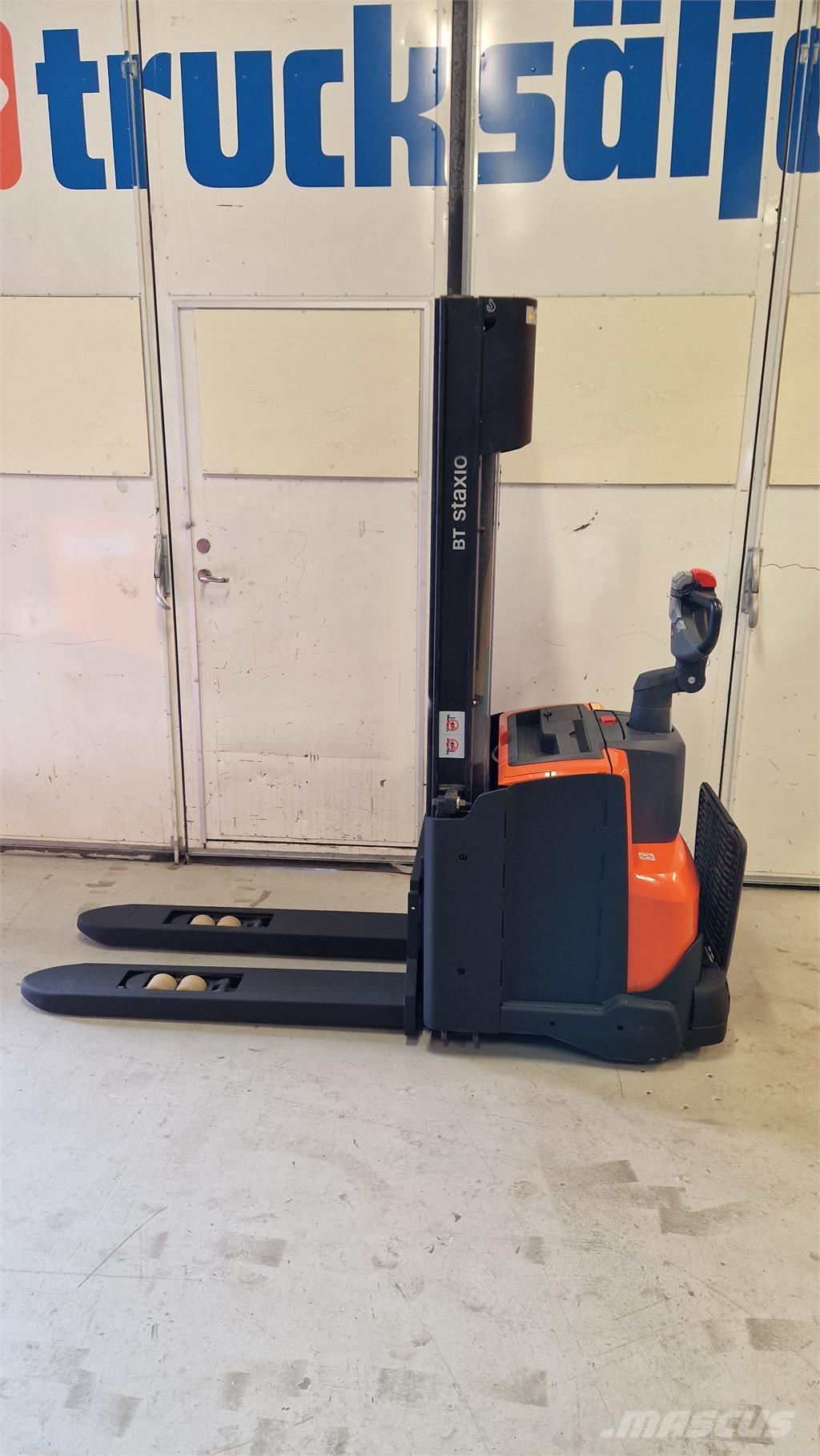 Toyota SWE140L شاحنات مناولة ذاتية الدفع