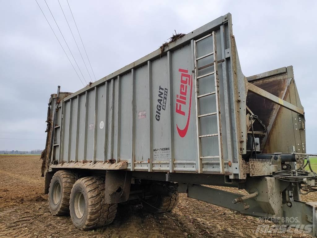 Fliegl ASW271 GIGANT معدات توزيع السماد العضوي