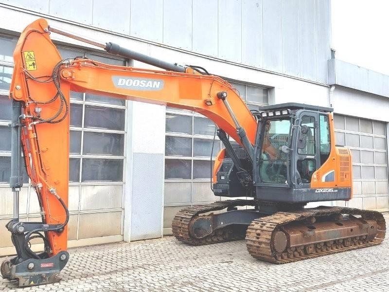 Doosan DX 235 LCR-5 حفارات زحافة