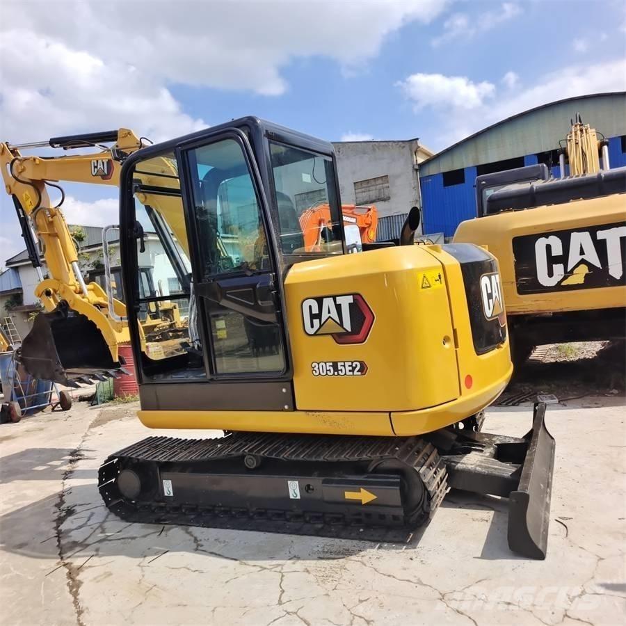 CAT 305.5 E حفارات زحافة
