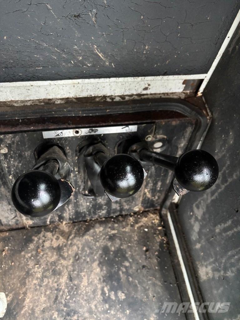 CLAAS 48 حصادات