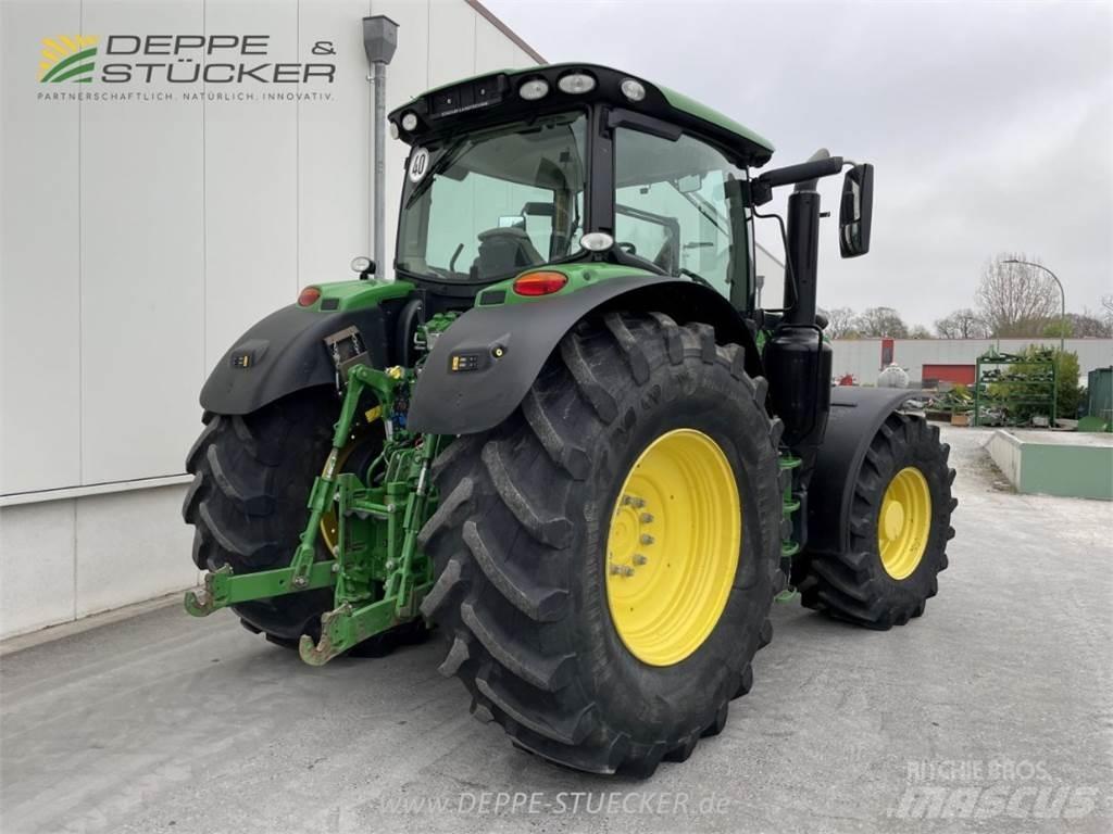 John Deere 6215R الجرارات