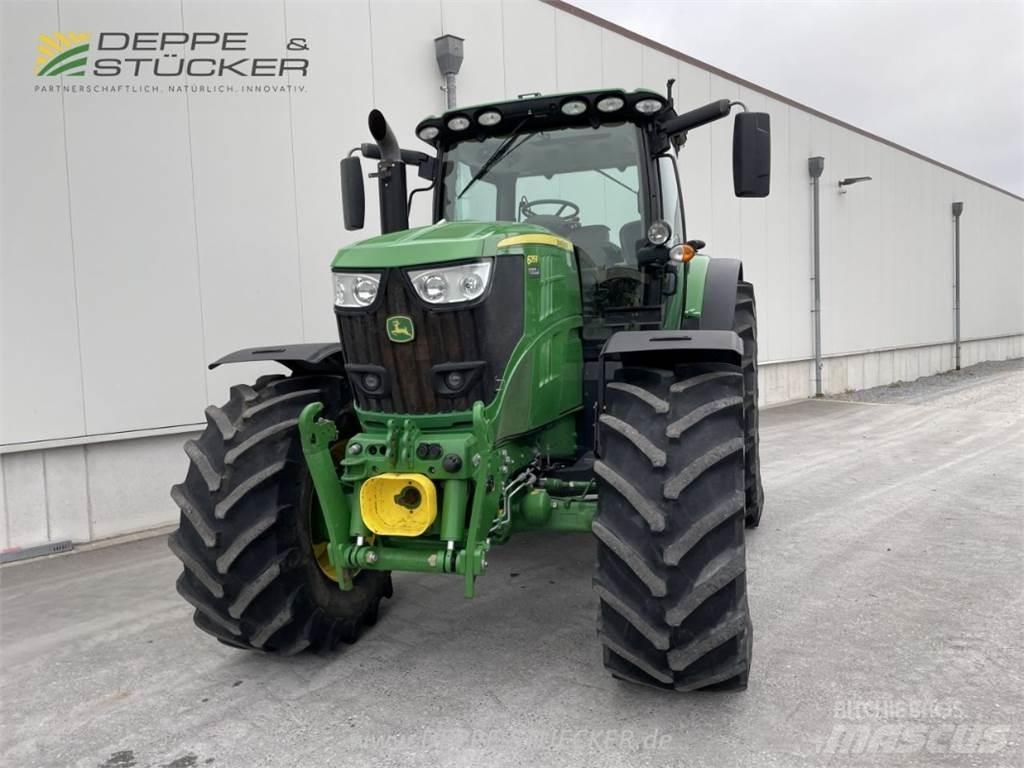 John Deere 6215R الجرارات