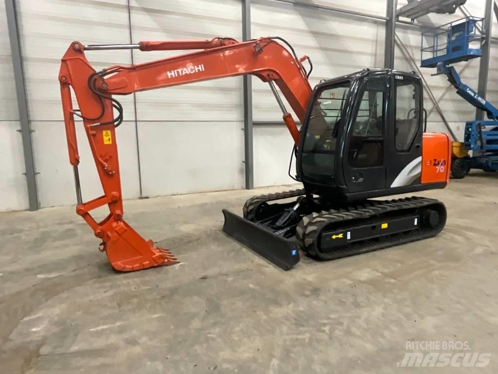 Hitachi ZX 70 حفارات وسط 7 طن - 12 طن