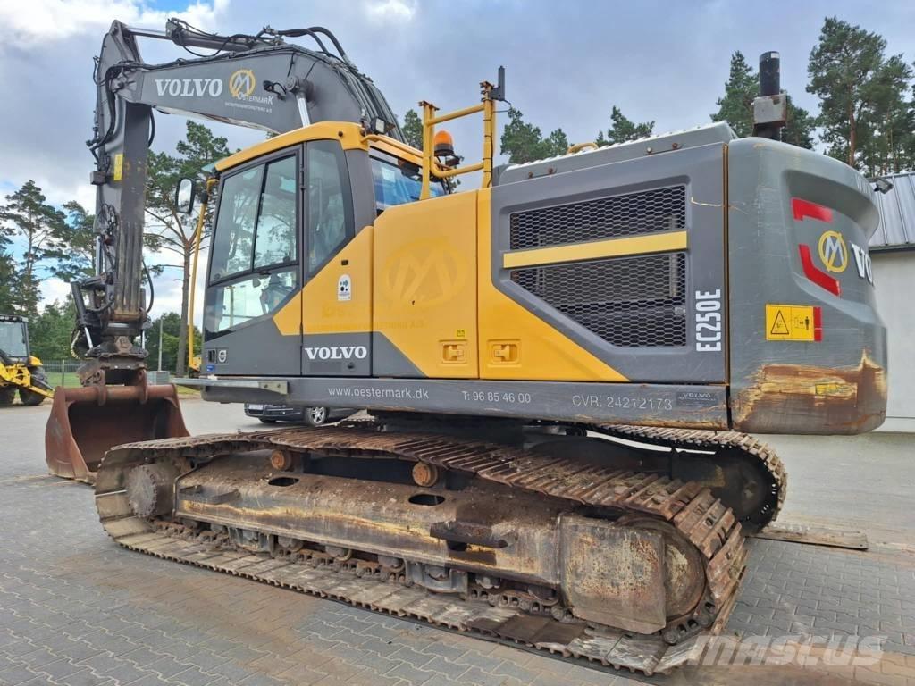 Volvo EC 250 EL حفارات زحافة