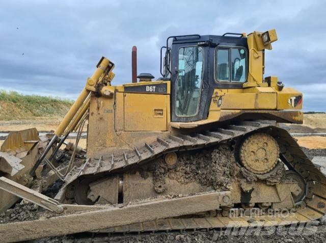 CAT D 6 T LGP بلدوزرات مجنزرة