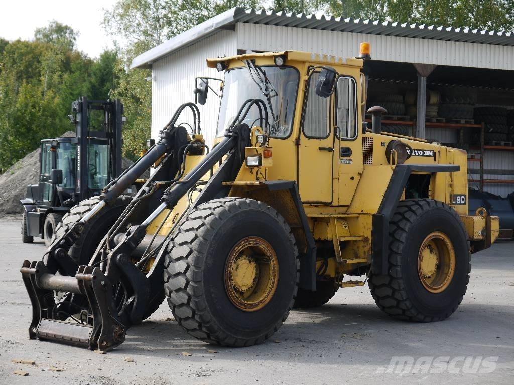 Volvo L 90 لوادر بعجل