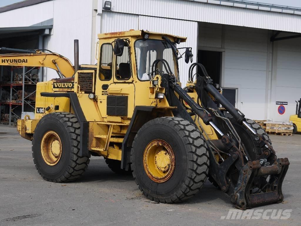 Volvo L 90 لوادر بعجل