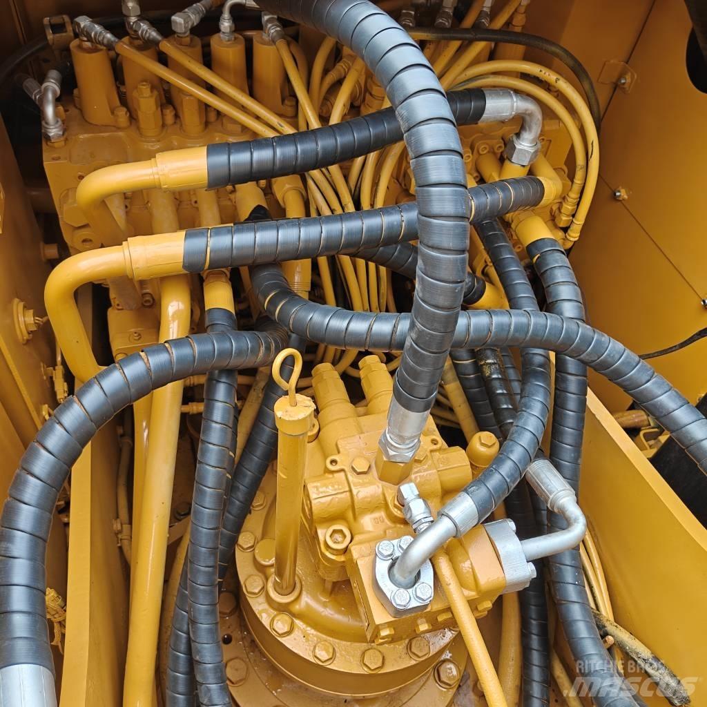 CAT 320D2 حفارات زحافة