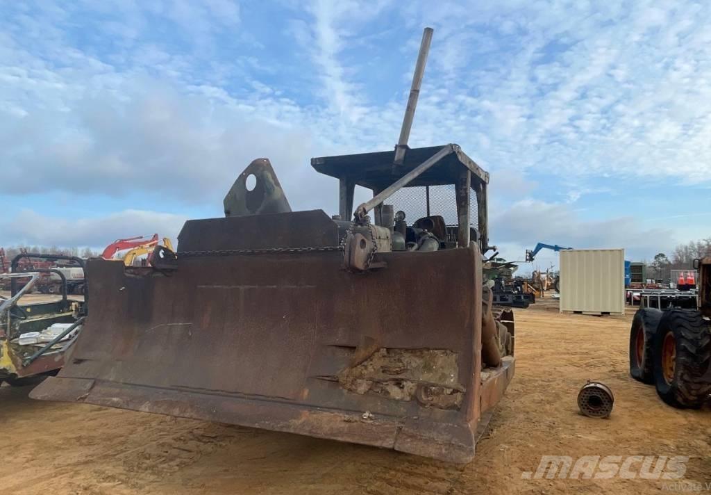 CAT D 7 E بلدوزرات مجنزرة