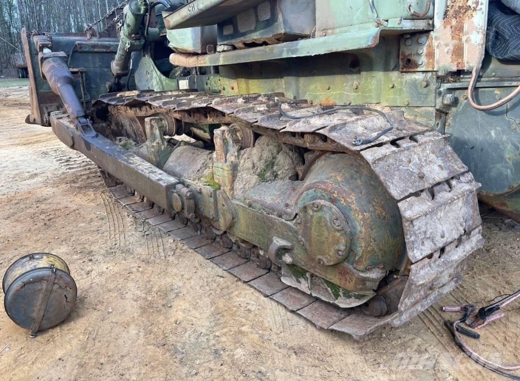CAT D 7 E بلدوزرات مجنزرة