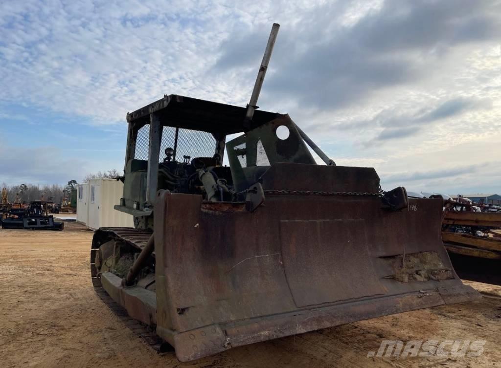 CAT D 7 E بلدوزرات مجنزرة