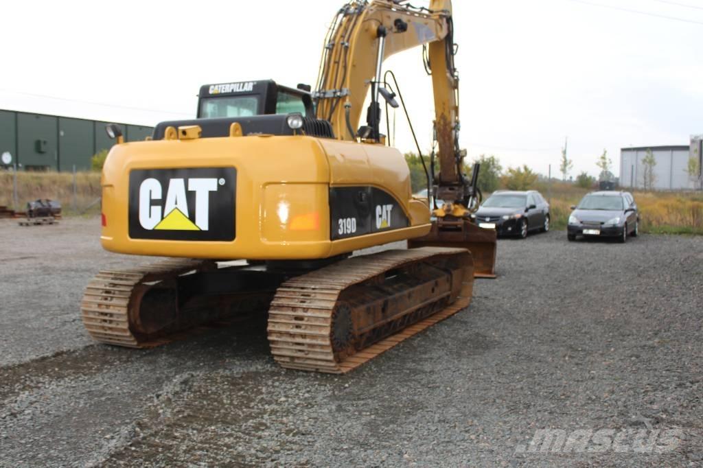 CAT 319 D L حفارات زحافة