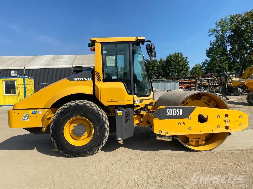 Volvo SD135B مداحل أحادية الأسطوانة