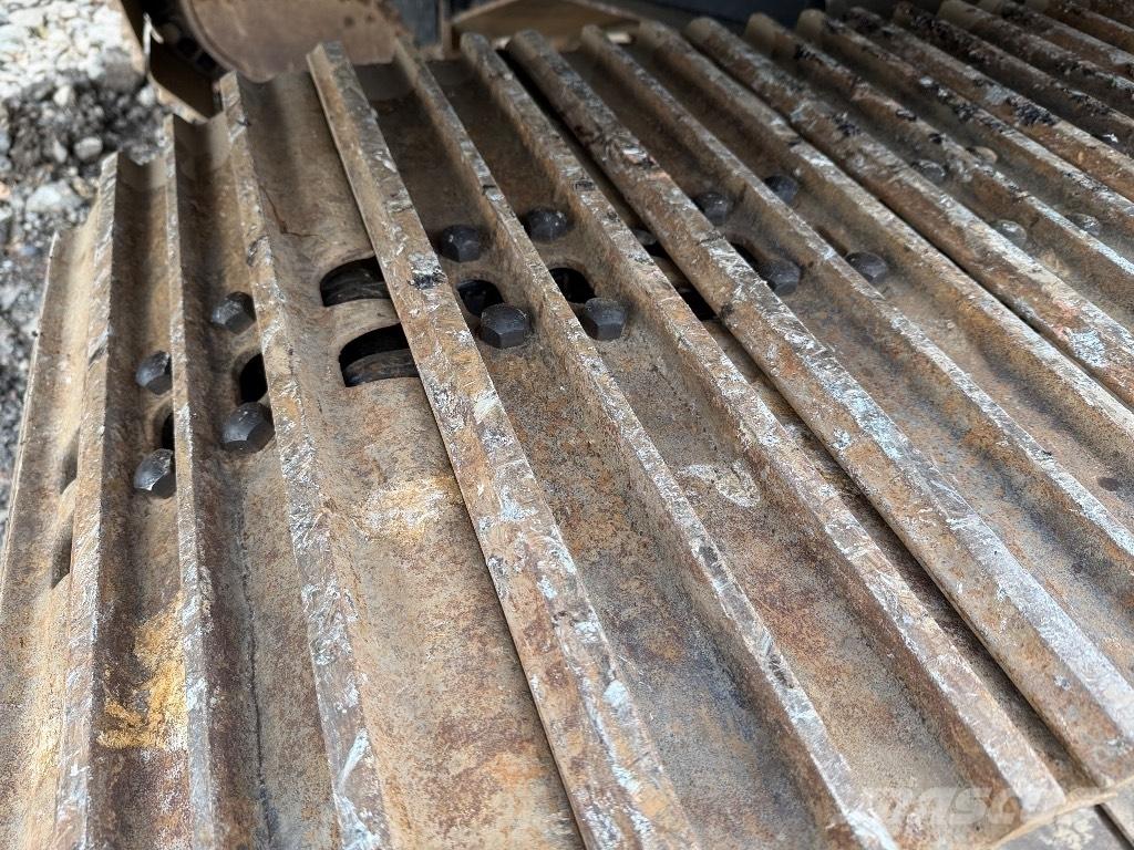Sany SY 135 C حفارات زحافة