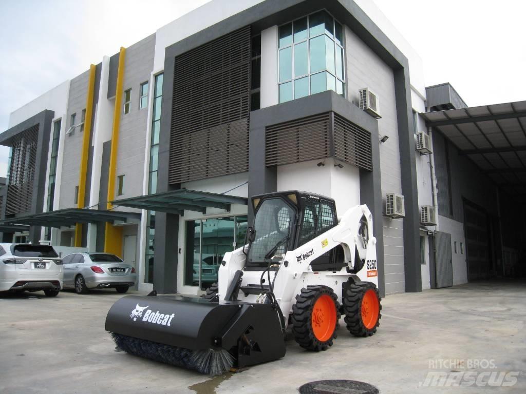 Bobcat S 250 لوادر انزلاقية التوجيه