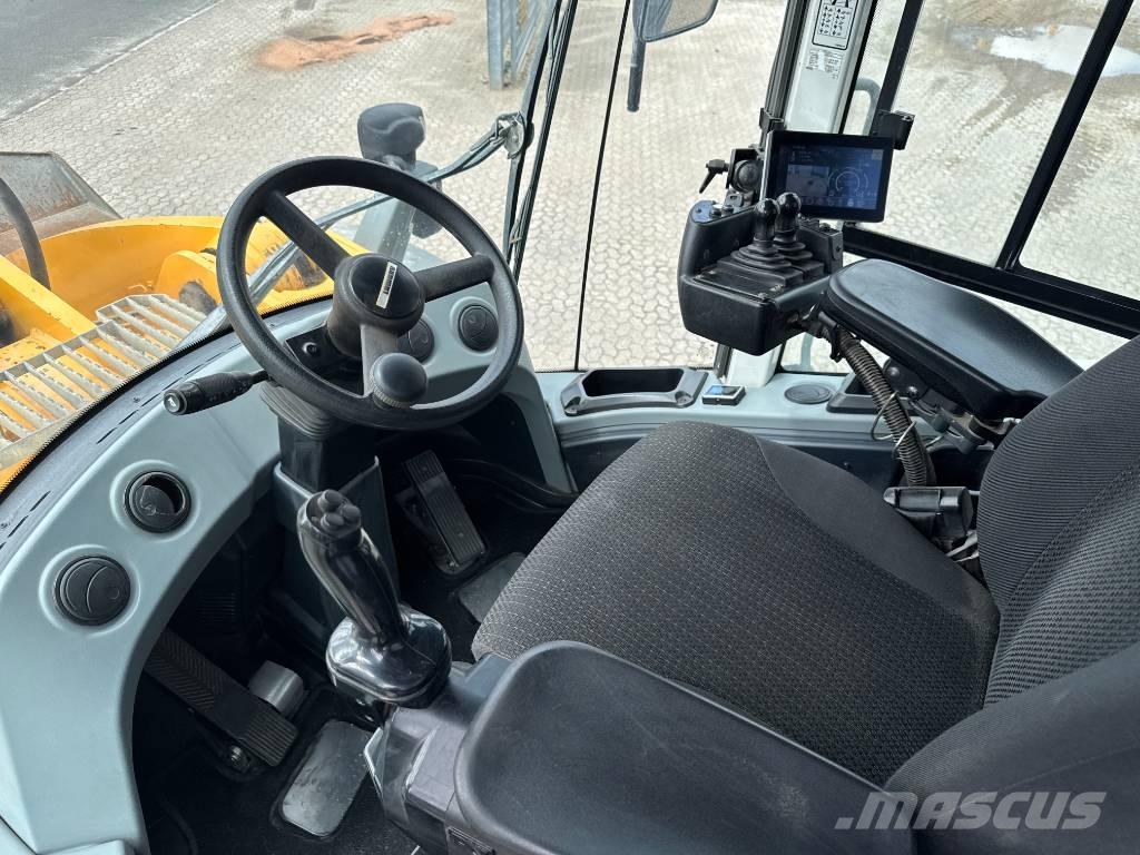 Liebherr L586 لوادر بعجل