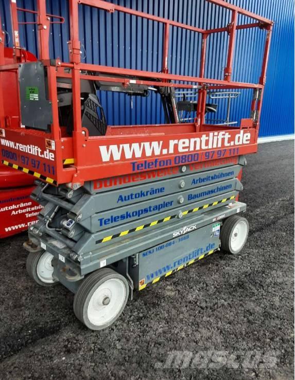 SkyJack SJ III 3219 رافعات مقصية الشكل