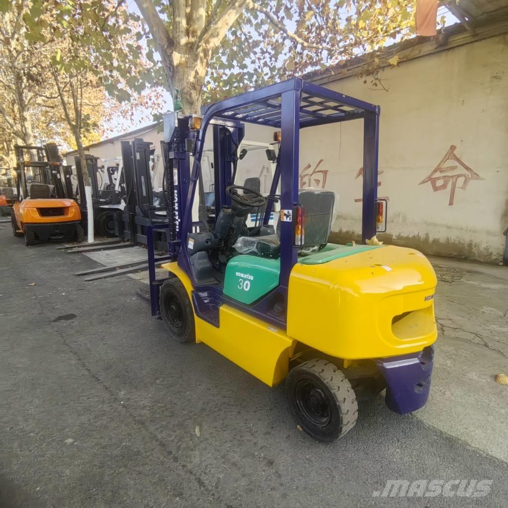 小松叉车 3t شاحنات الديزل