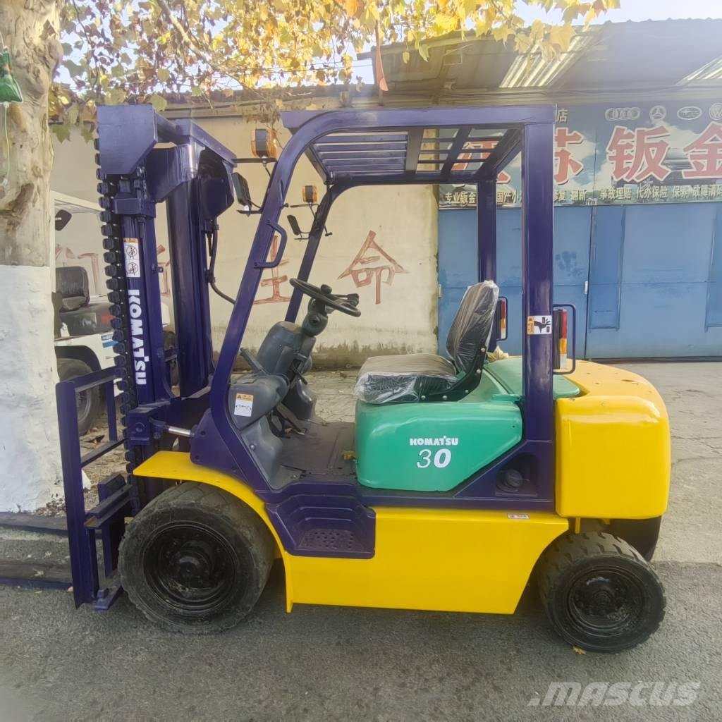 小松叉车 3t شاحنات الديزل