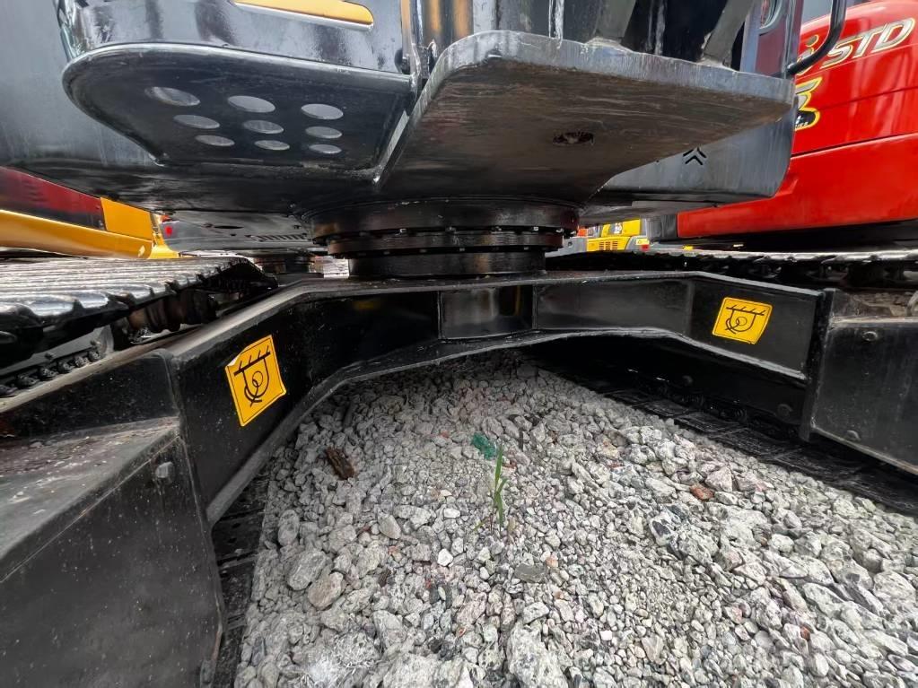 Sany SY 55 C حفارات زحافة