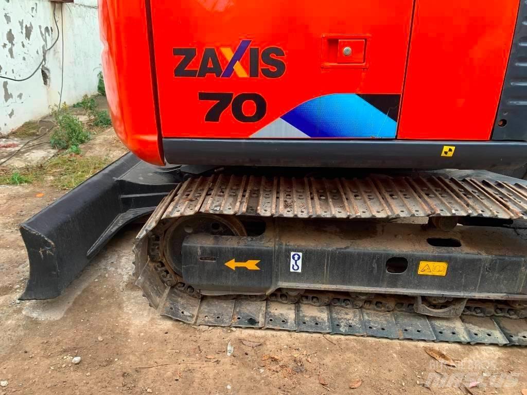 Hitachi Zaxis 70 حفارات زحافة