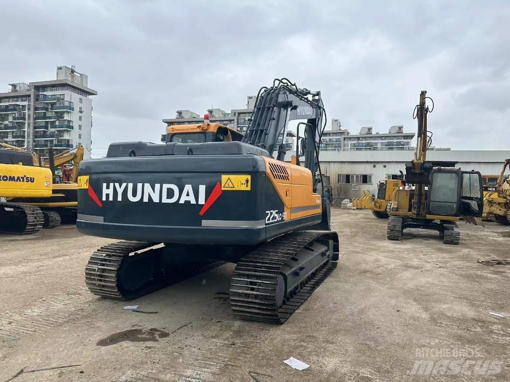 Hyundai 225LC-9T حفارات زحافة