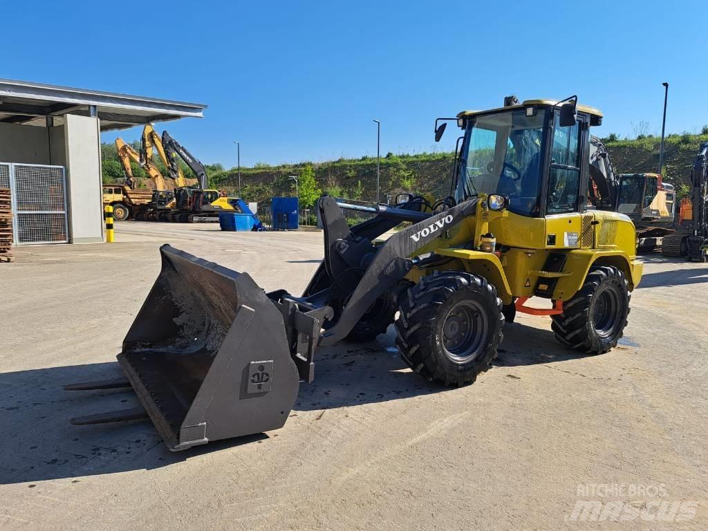 Volvo L 35 G لوادر انزلاقية التوجيه