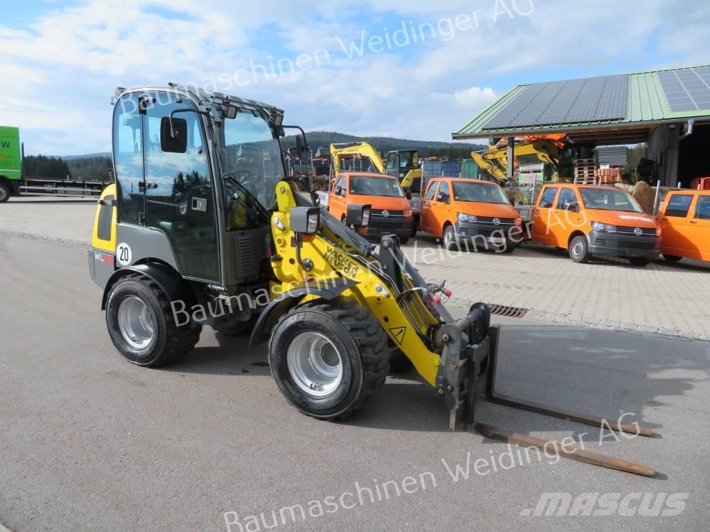 Neuson WL 25 لوادر بعجل
