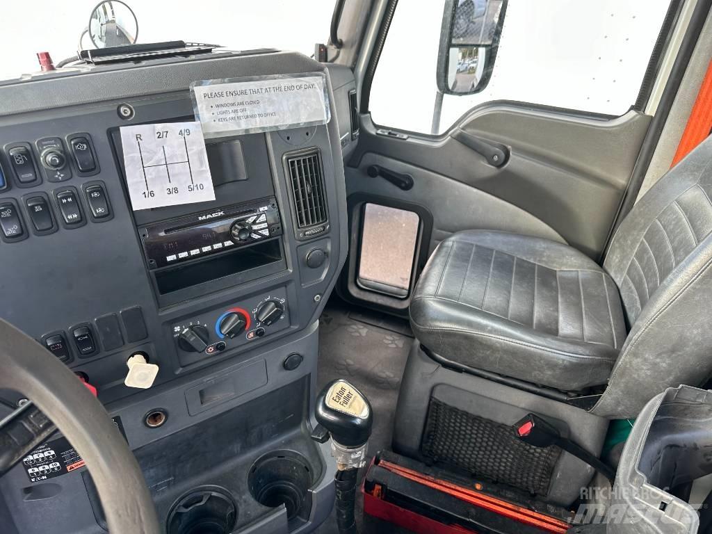 Mack Truck وحدات الجر
