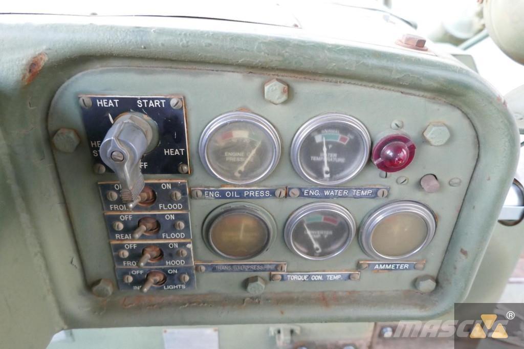 CAT D7F Ex-army بلدوزرات مجنزرة