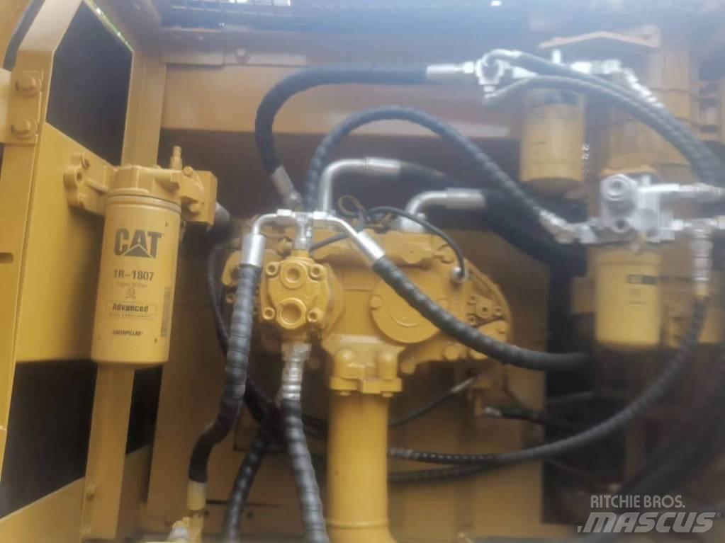CAT 325 D حفارات زحافة