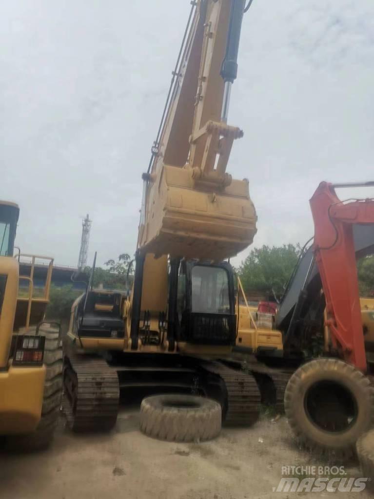 CAT 325 D حفارات زحافة