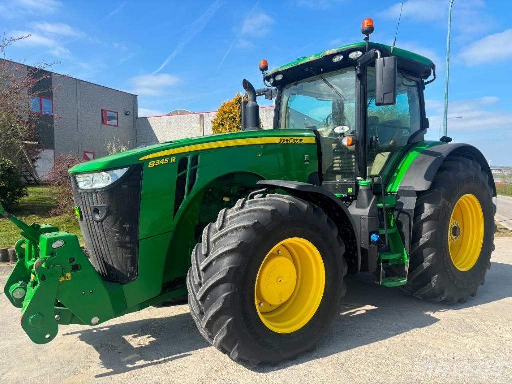 John Deere 8345 R الجرارات