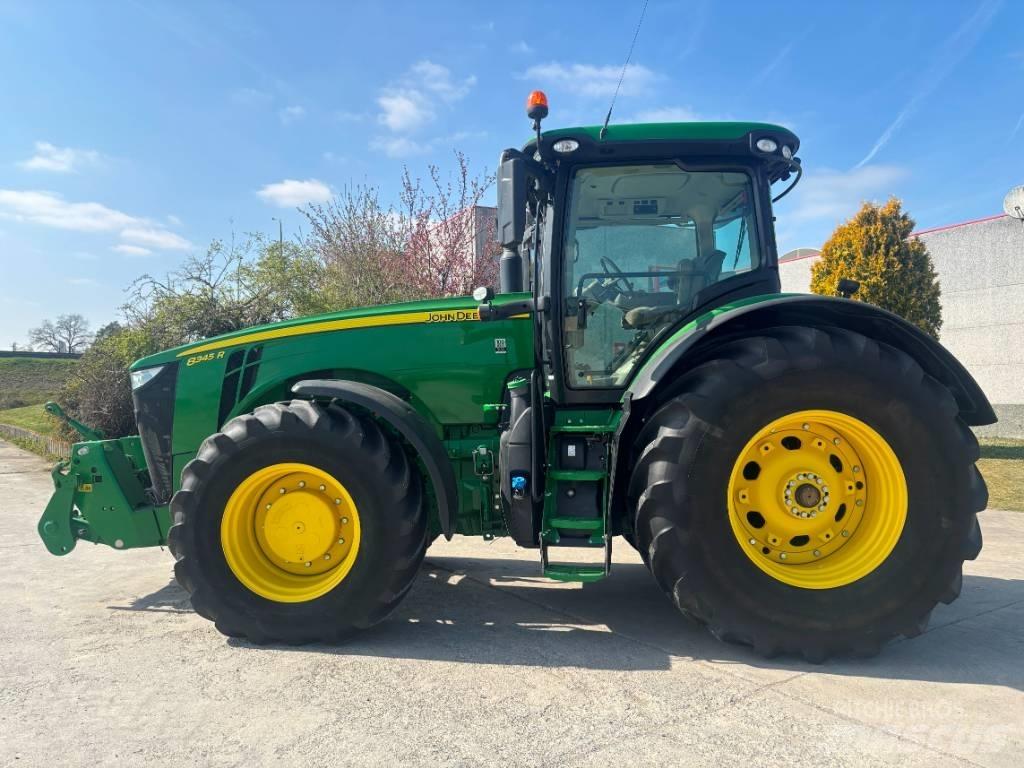John Deere 8345 R الجرارات