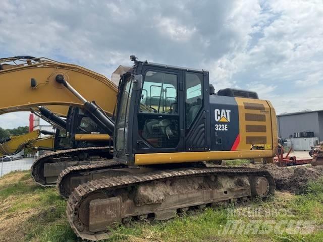 CAT 323 E حفارات زحافة