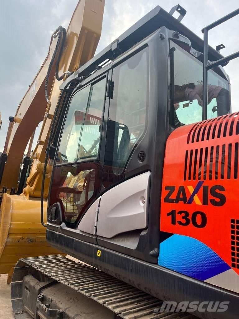 Hitachi 130-5 حفارات زحافة