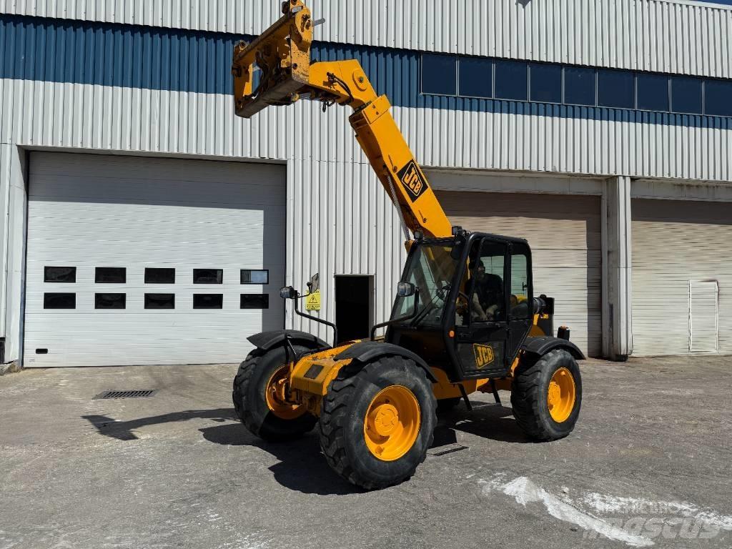 JCB 528-70 مناولات متداخلة