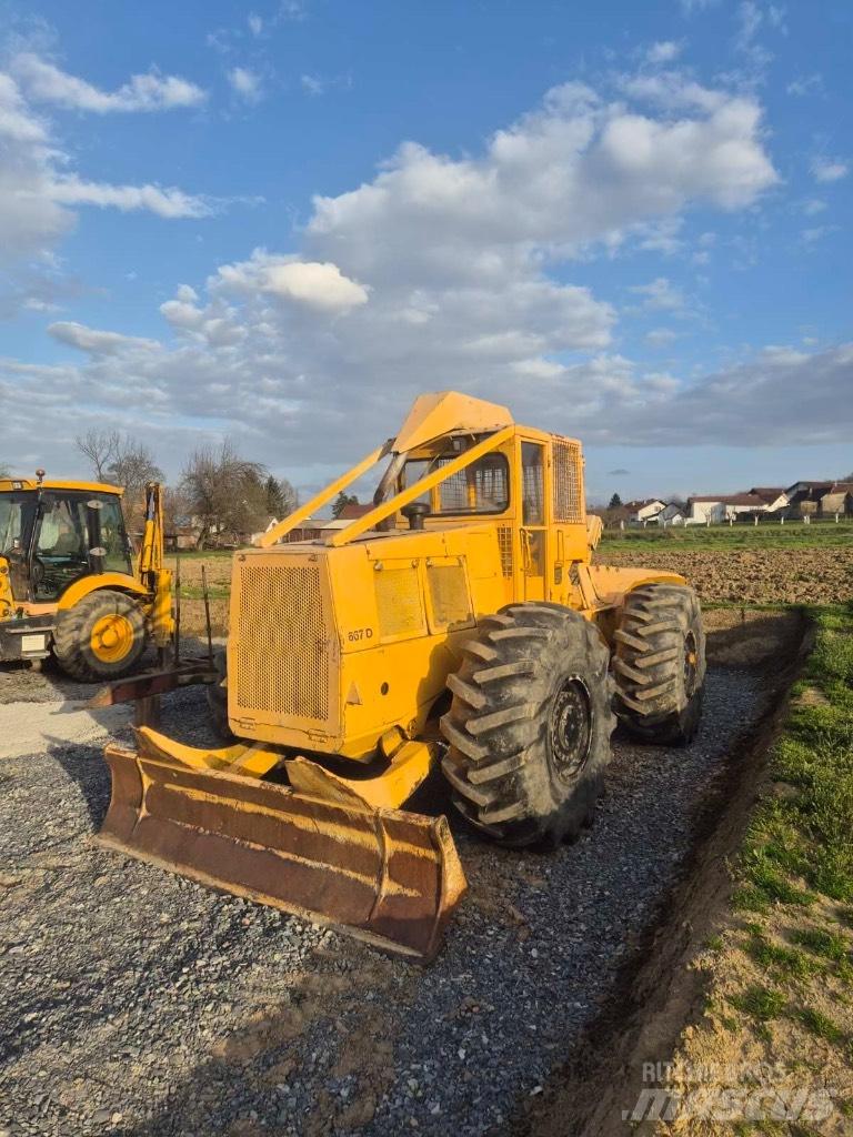 John Deere 667d جرارات التحريج