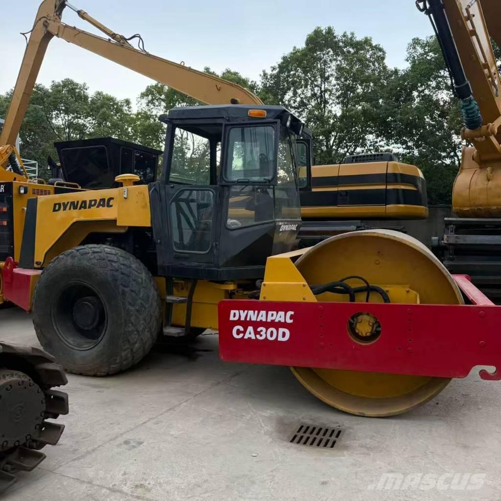Dynapac CA 30 D مداحل أحادية الأسطوانة