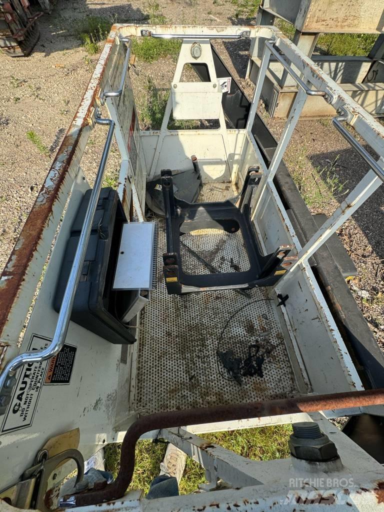 Mantis 10010MX رافعات مجنزرة