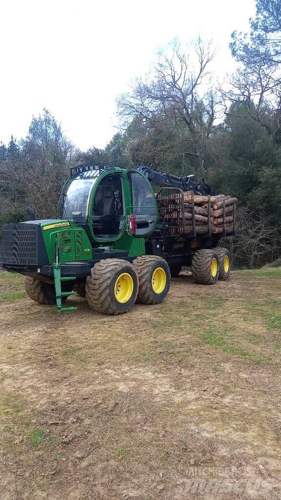 John Deere 1110 E شاحنات