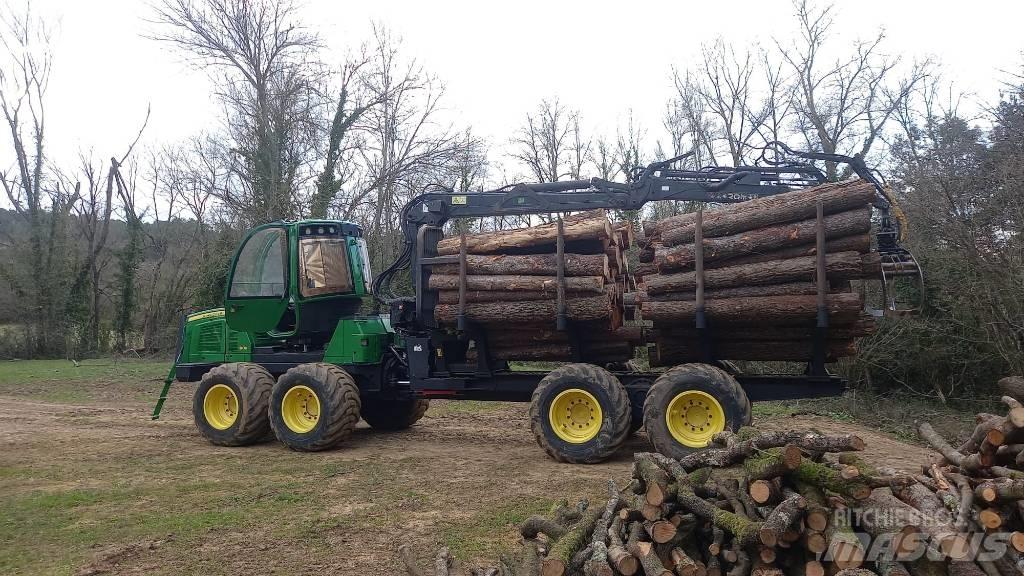 John Deere 1110 E شاحنات