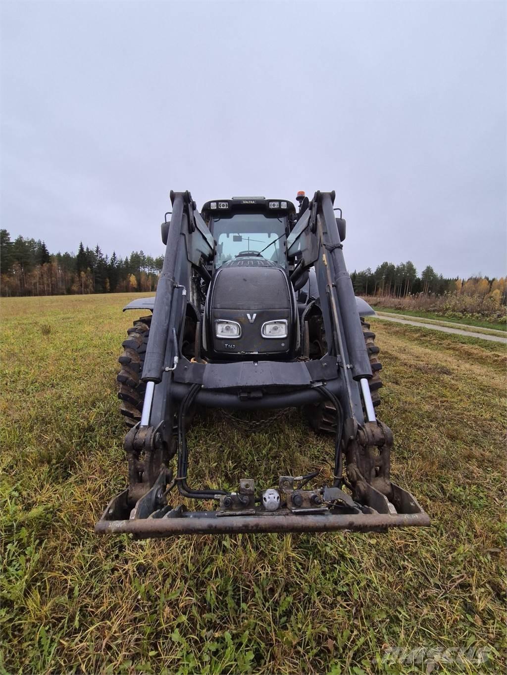Valtra T163e V الجرارات