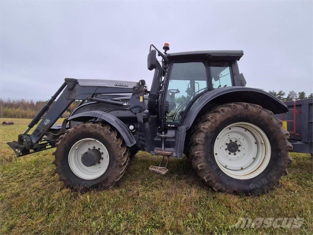 Valtra T163e V الجرارات