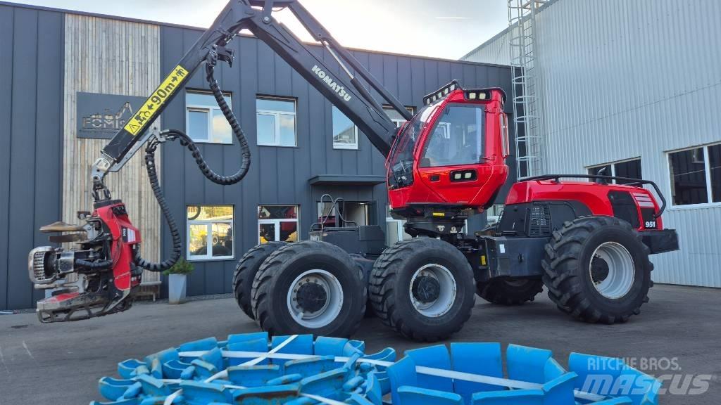 Komatsu 951 حصادات