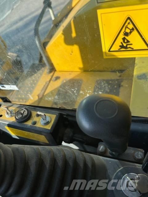 Komatsu PC 118 MR-8 حفارات زحافة