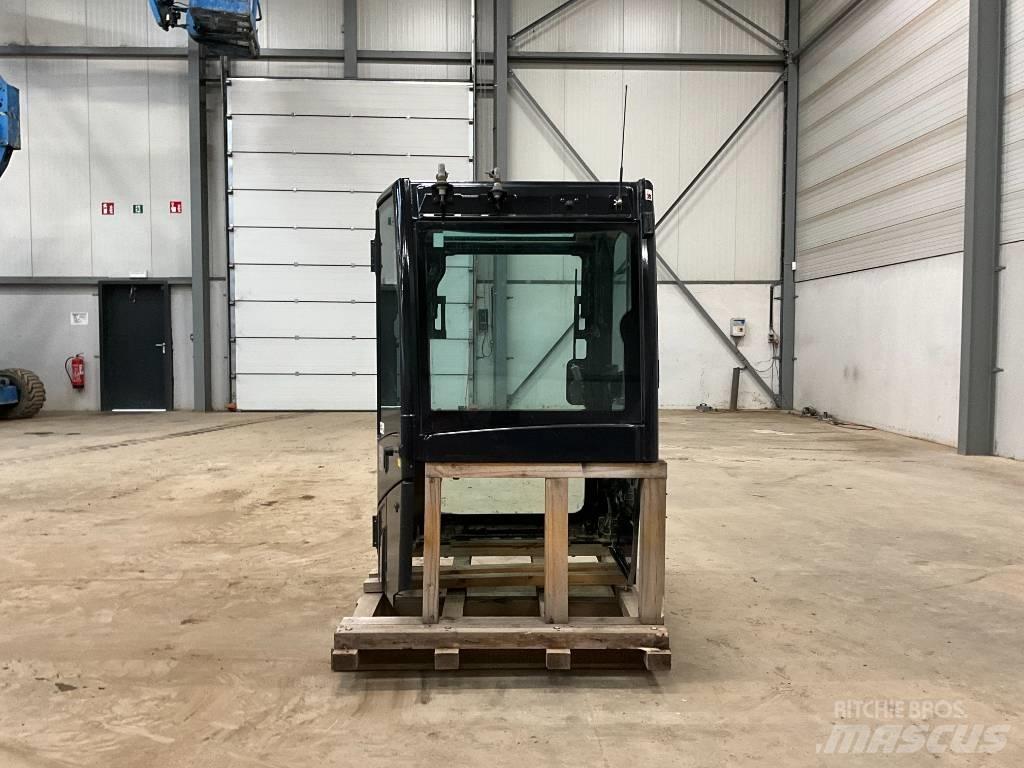 Kubota U 56-5 كابينة والداخلية