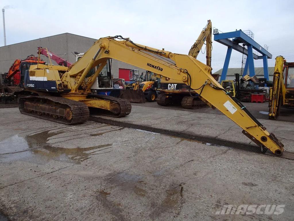 Komatsu PC210LC-5K حفارات زحافة